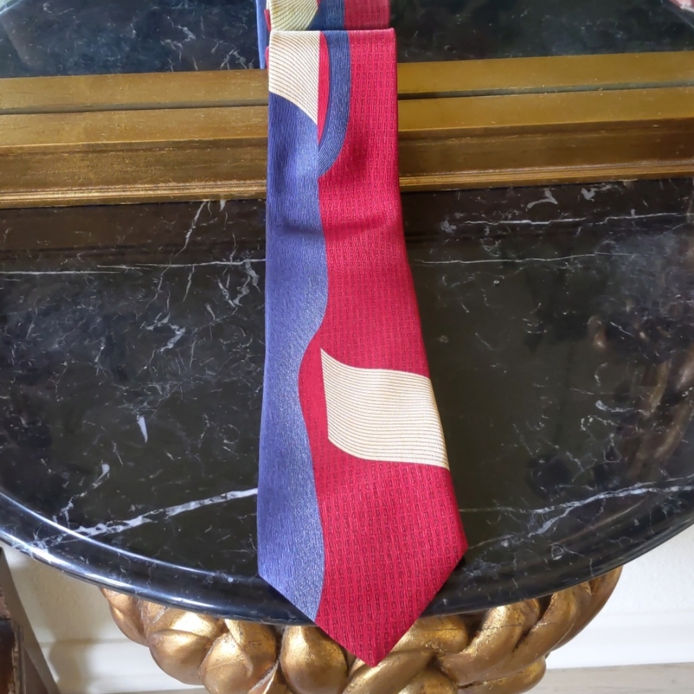 Rossini 100% silk tie.